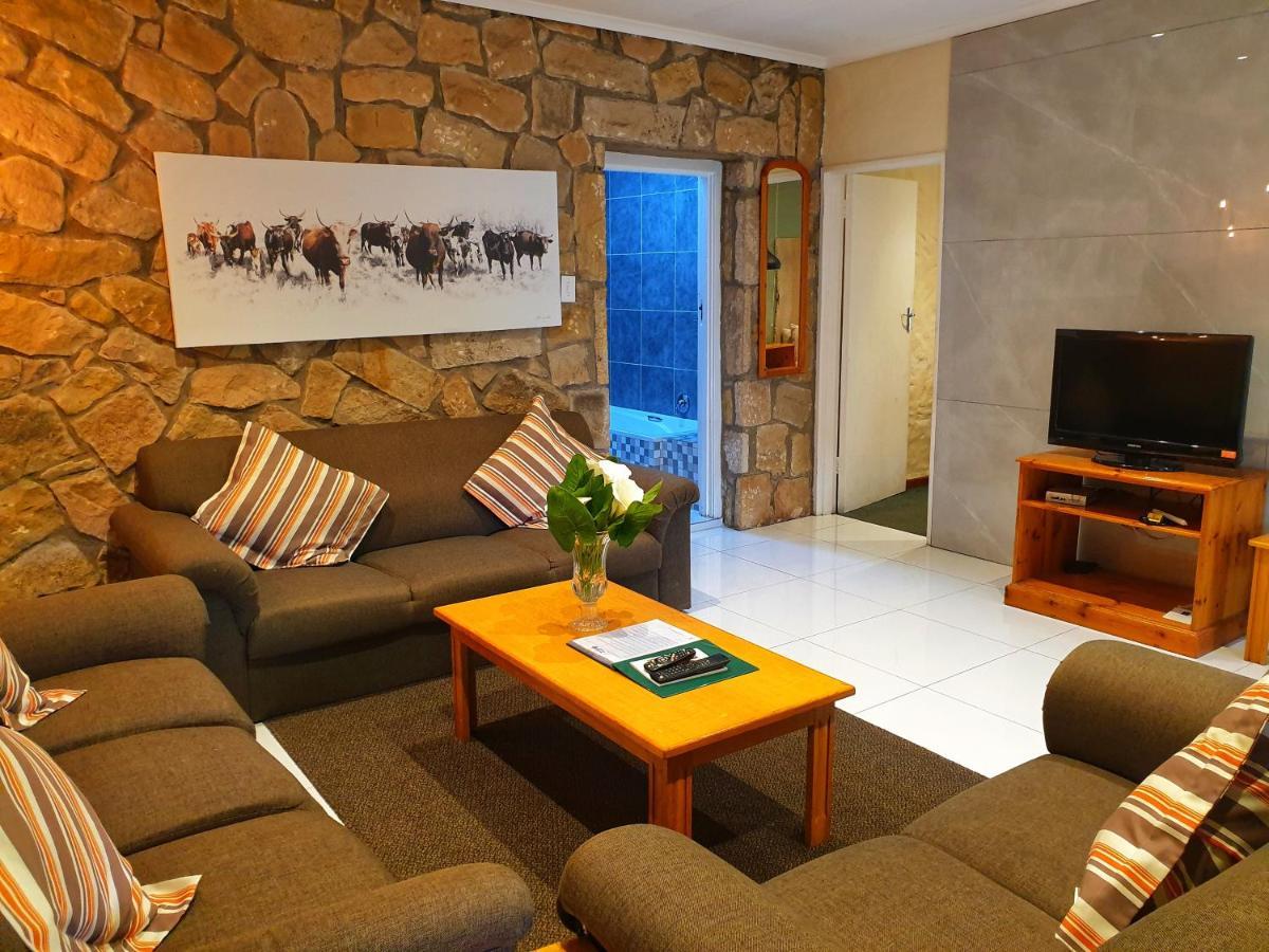 Gooderson Leisure Mountain View Cottages Self Catering And Timeshare Resort 德拉肯斯堡花园 外观 照片