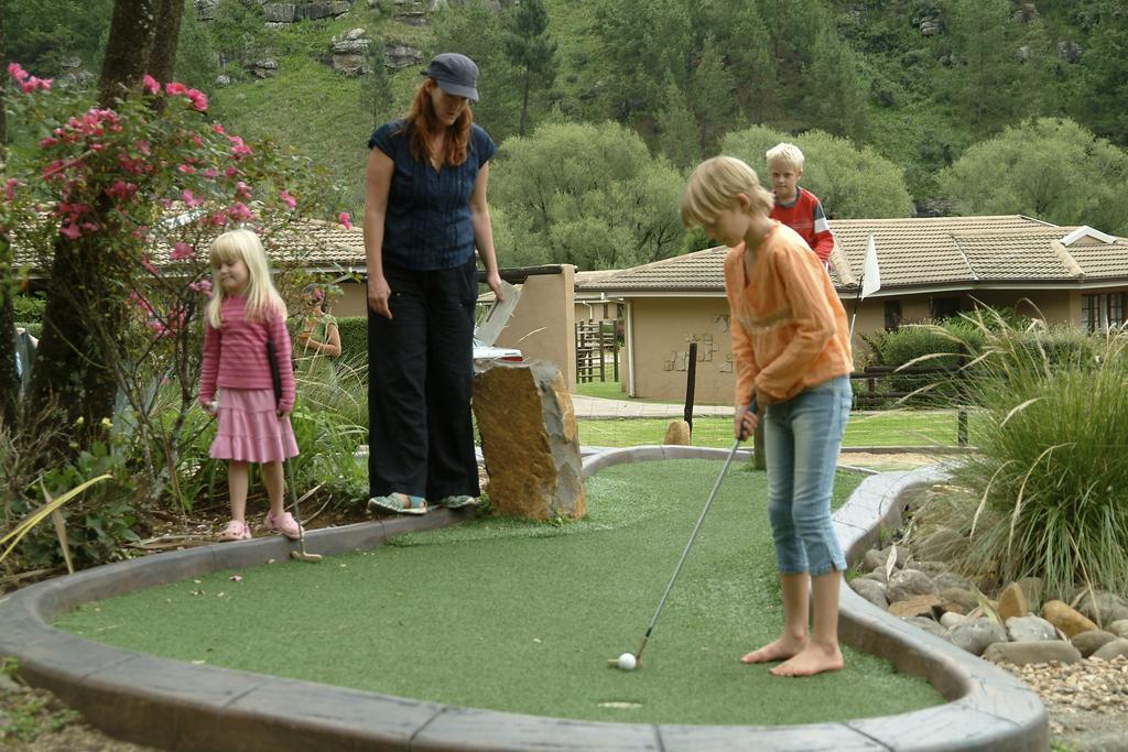 Gooderson Leisure Mountain View Cottages Self Catering And Timeshare Resort 德拉肯斯堡花园 外观 照片